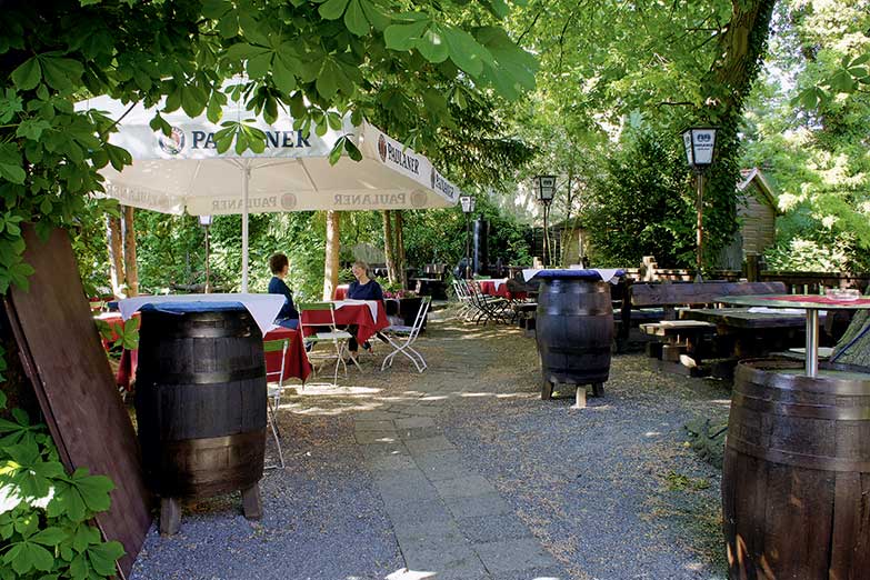 Biergarten / Terasse vom Wolfs Gasthaus - Deutsches Restaurant & Hotel Braunschweig